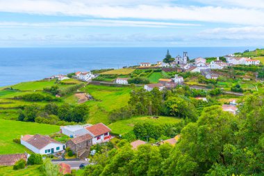 Sao Miguel Adası, Azores Portekiz 'deki Nordeste kasabasının hava manzarası..