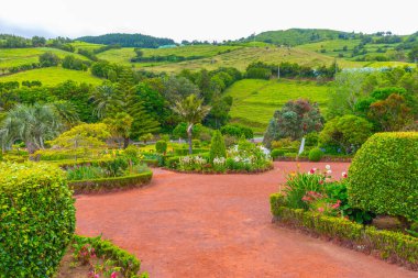 Miradouro da Ponta do Sossego 'daki Bahçe Sao Miguel Adası, Portekiz.