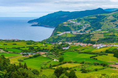 Portekiz Sao Miguel adasında Miradouro do Por-do-Sol.