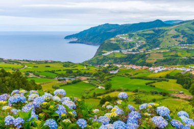 Portekiz Sao Miguel adasında Miradouro do Por-do-Sol.