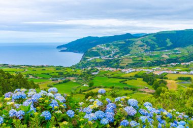 Portekiz Sao Miguel adasında Miradouro do Por-do-Sol.