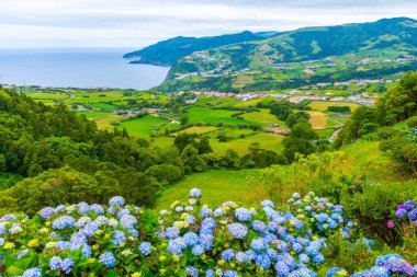 Portekiz Sao Miguel adasında Miradouro do Por-do-Sol.