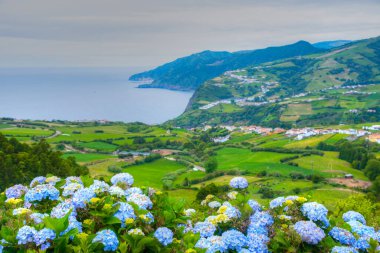 Portekiz Sao Miguel adasında Miradouro do Por-do-Sol.