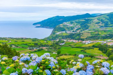 Portekiz Sao Miguel adasında Miradouro do Por-do-Sol.
