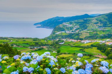 Portekiz Sao Miguel adasında Miradouro do Por-do-Sol.