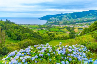 Portekiz Sao Miguel adasında Miradouro do Por-do-Sol.