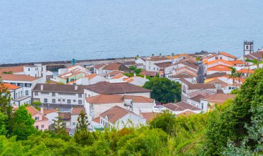 Portekiz 'in Sao Miguel adasındaki Provoacao kasabasının hava manzarası..
