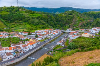 Portekiz 'in Sao Miguel adasındaki Provoacao kasabasının hava manzarası..