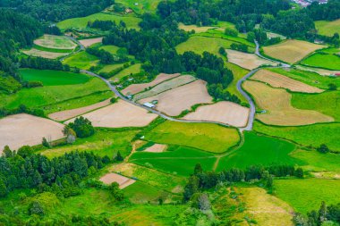 Portekiz, Azores 'deki Sao Miguel adasının kırsal arazisi..
