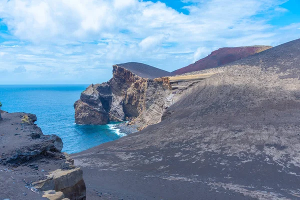 Faial Adası, Azores, Portekiz 'de Capelinhos Yanardağı' nın Deniz Burnu.