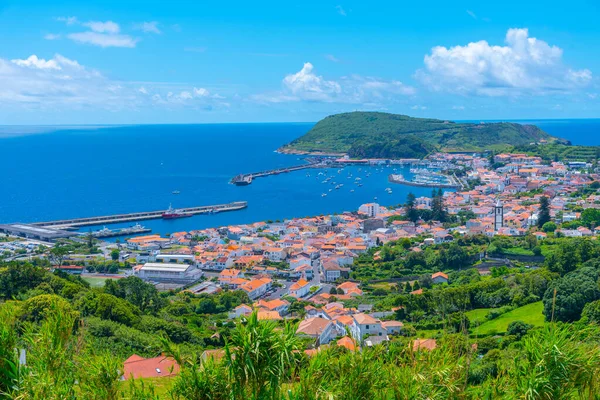 Faial Adası 'ndaki Portekiz şehri Horta' nın havadan görünüşü.