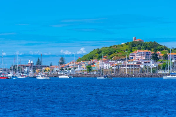 Portekiz 'in Horta kasabasının kıyı şeridi Faial Adası, Azores.