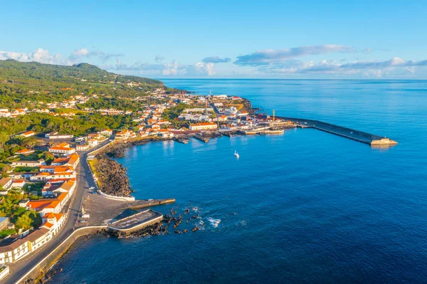 Portekiz 'de Sao Roque do Pico kasabasının hava manzarası.