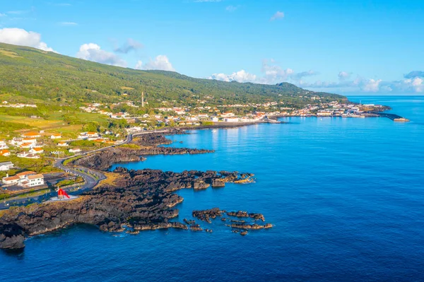 Portekiz 'de Sao Roque do Pico kasabasının hava manzarası.