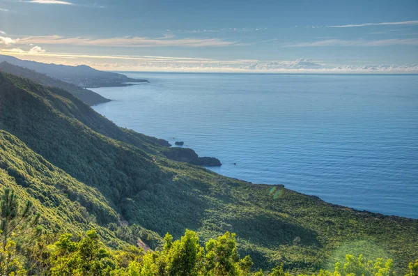Portekiz 'deki Pico adasının kıyı şeridi.