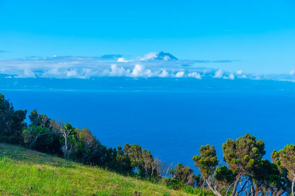 Portekiz, Azores 'deki Pico Dağı.