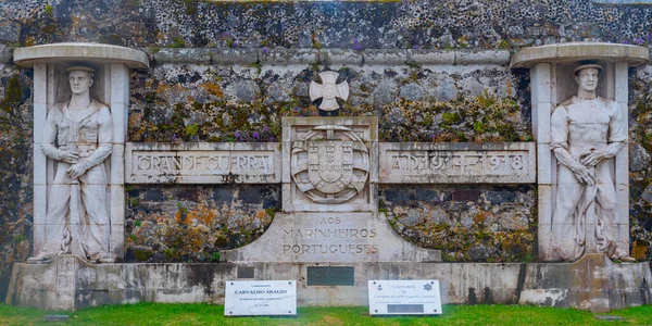 Portekiz, Azores 'deki Ponta Delgada' daki denizcilerin anıtı..