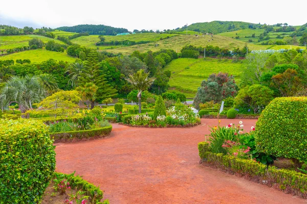 Miradouro da Ponta do Sossego 'daki Bahçe Sao Miguel Adası, Portekiz.