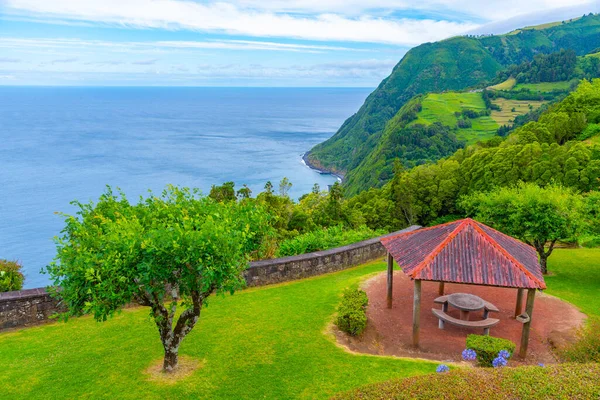 Miradouro da Ponta do Sossego Sao Miguel Adası, Portekiz.