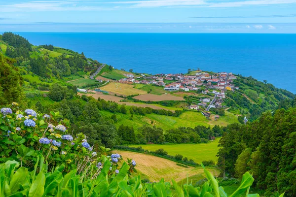 Aqua Retorta kasabasının Sao Miguel adasındaki havadan görünüşü, Azores Portugal.