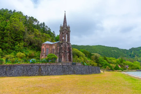 Portekiz, Sao Miguel Adası 'ndaki Furnas Gölü' nde yer alan Capela de Nossa Senhora das Vitorias