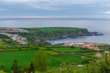 Portekiz, Azores 'deki Sao Miguel adasının kırsal arazisi..