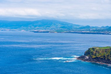 Portekiz Sao Miguel adasında Miradouro da Fonte Grande.