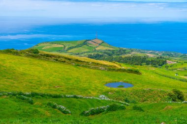 Portekiz, Azores 'deki Sao Miguel adasının kırsal arazisi..