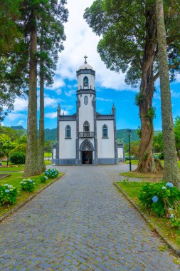 Sao Nicolau Kilisesi Sao Miguel, Portekiz 'deki Sete Cidades kasabasında..