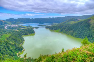 Miradouro da Vista do Rei View Lagoa Verde ve Lagoa Azul Sao Miguel Adası, Portekiz.