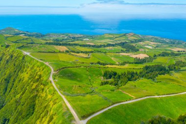 Portekiz, Azores 'deki Sao Miguel adasının kırsal arazisi..