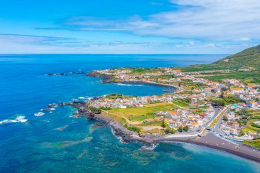 Portekiz 'in Sao Miguel adasındaki Mosteiros kasabasının hava manzarası.