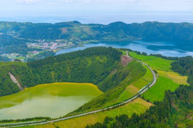 Lagoa de Santiago Portekiz 'deki Sao Miguel adasında..