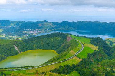 Lagoa de Santiago Portekiz 'deki Sao Miguel adasında..