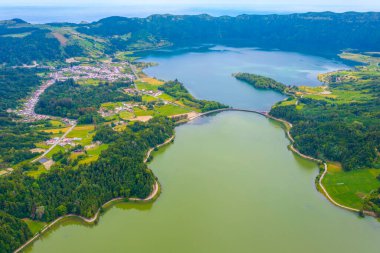 Miradouro da Vista do Rei View Lagoa Verde ve Lagoa Azul Sao Miguel Adası, Portekiz.