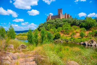 Portekiz 'de Tajo nehri üzerinde Castelo de Almourol.