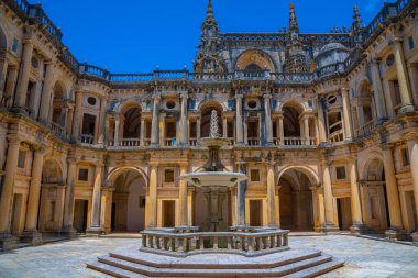 Portekiz Tomar 'daki İsa Manastırı' nın içindeki manastır..
