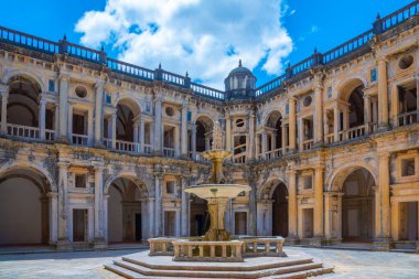 Portekiz Tomar 'daki İsa Manastırı' nın içindeki manastır..