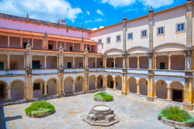 Portekiz Tomar 'daki İsa Manastırı' nın içindeki manastır..