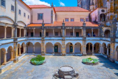 Portekiz Tomar 'daki İsa Manastırı' nın içindeki manastır..