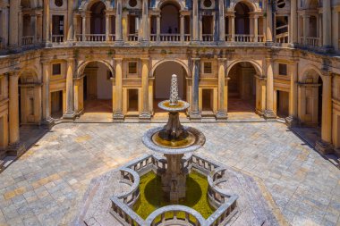 Portekiz Tomar 'daki İsa Manastırı' nın içindeki manastır..