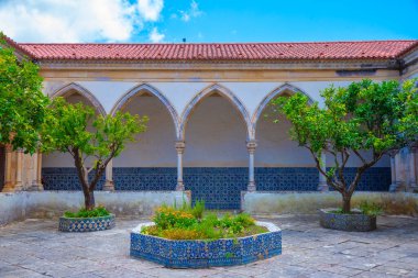 Portekiz Tomar 'daki İsa Manastırı' nın içindeki manastır..