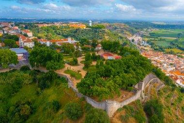 Santarem Kalesi, Portekiz 'de Tajo nehrinin üzerindeki bir tepede yer almaktadır..