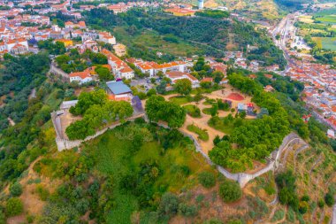 Santarem Kalesi, Portekiz 'de Tajo nehrinin üzerindeki bir tepede yer almaktadır..