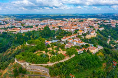 Santarem Kalesi, Portekiz 'de Tajo nehrinin üzerindeki bir tepede yer almaktadır..
