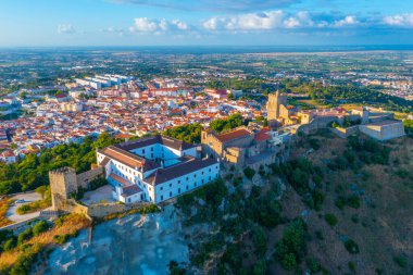 Portekiz, Setubal yakınlarındaki Palmela 'daki kalenin havadan görünüşü.