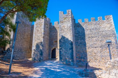 Setubal, Portekiz yakınlarındaki Susimbra şatosunun görüntüsü.