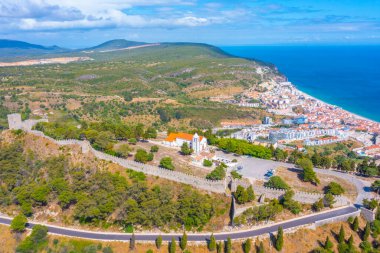 Setubal, Portekiz yakınlarındaki Susimbra şatosunun görüntüsü.