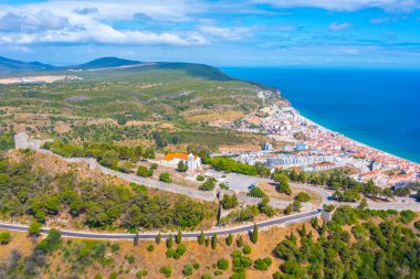 Setubal, Portekiz yakınlarındaki Susimbra şatosunun görüntüsü.