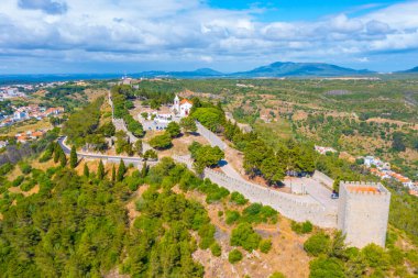 Setubal, Portekiz yakınlarındaki Susimbra şatosunun görüntüsü.